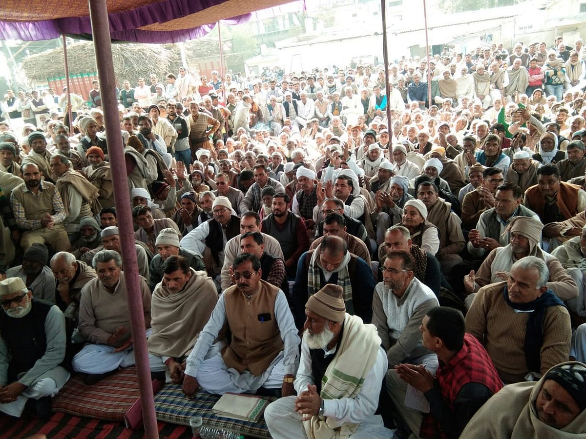 गन्ना किसानों के गुस्से से उबल रहा पश्चिम यूपी, शामली में मिल पर किसानों का कब्जा, कलेक्ट्रेट में जड़ा ताला