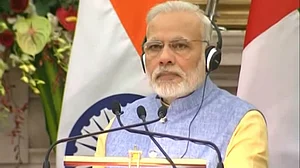विष्णु नागर का व्यंग्यः मोदी जी को लाखों बधाइयां, भारत भले उनको भूल जाए, उनके एहसानों को कभी नहीं भूलेगा !