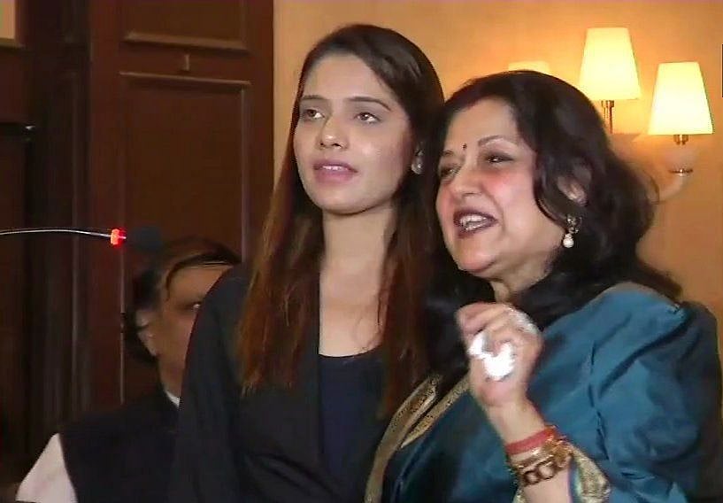 बीजेपी नेता मौसमी चटर्जी ने जींस पहनी महिला एंकर पर की टिप्पणी, बोलीं- सलवार, कुर्ता या साड़ी पहनिए