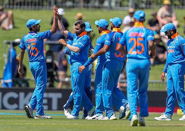 IND vs AUS : भारतीय गेंदबाजों के आगे 188 रन पर ढेर हुई ऑस्ट्रेलियाई टीम, शमी और सिराज ने झटके 3-3 विकेट