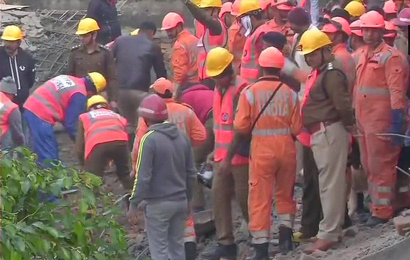 हरियाणा के गुरुग्राम में 4 मंजिला इमारत ढही, 5 से ज्यादा लोग दबे, मची चीख पुकार