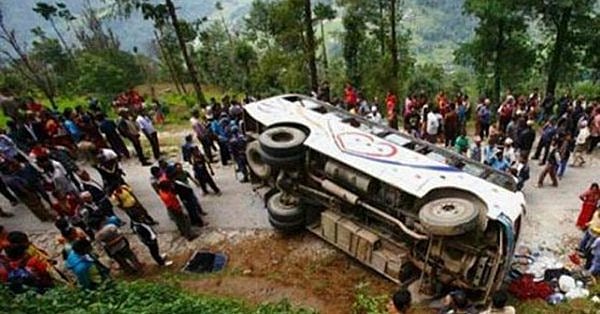 बिहार: नालंदा में भीषण सड़क हादसे के दौरान 4 की मौत, करीब 25 घायल, गुस्साए लोगों ने जमकर की तोड़फोड़ और आगजनी 