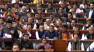बजट 2019: मोदी सरकार का जुमला बजट, किसानों के सम्मान की कीमत लगाई 500 रुपए महीना