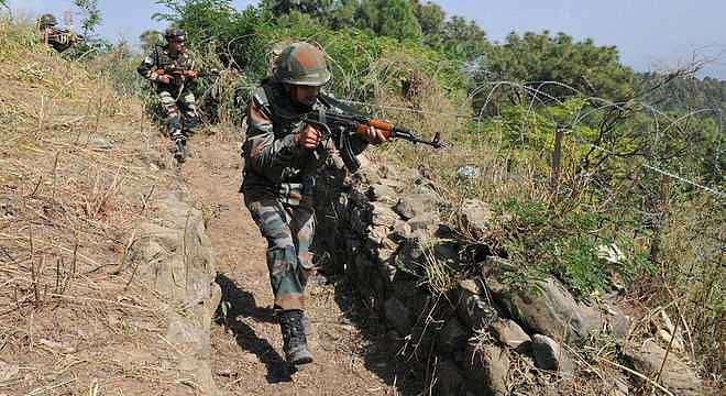 सर्जिकल स्ट्राइक के डर से पाकिस्तान की हवा खराब, आतंकी लांच पैड्स को सीमा से हटाया, विंटर पोस्ट पर जमे जवान