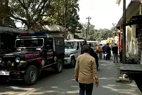 सीएम योगी के गोरखपुर में एक  परिवार ने की सामूहिक खुदकुशी, 4 की मौत, 1 की हालत गंभीर