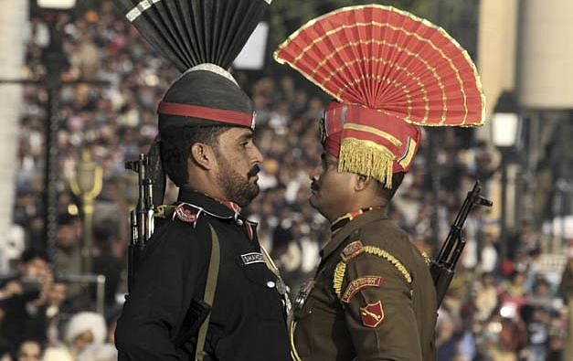वीडियो: भारत-पाकिस्तान में कौन कितना ताकतवर, किसके पास कितने हथियार?