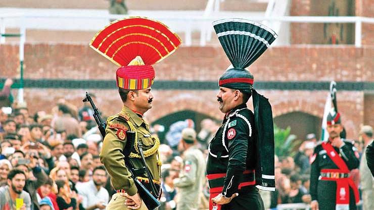 वीडियो: भारत-पकिस्तान के बीच जंग को लेकर क्या कहते हैं दिल्ली के लोग