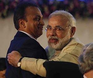 विष्णु नागर का व्यंग्यः  सम्मानित पेशा है चौकीदारी, उसके सहयोग के बगैर चोरी के धंधे में संपूर्ण सफलता असंभव