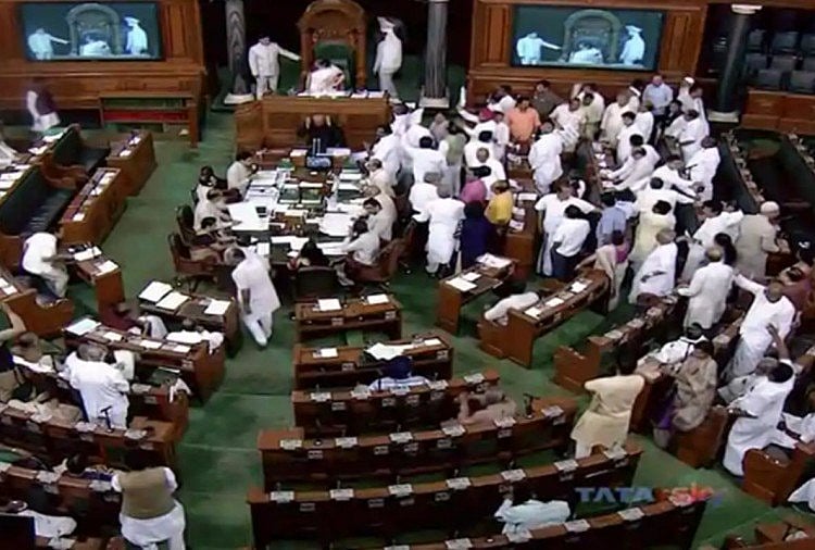 राफेल डील पर नये खुलासे के बाद संसद में  सीएजी रिपोर्ट पेश, कांग्रेस ने किया हंगामा, कहा- जेपीसी जांच हो