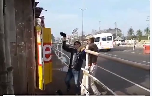 वीडियो: पीएम मोदी को असम में फिर दिखाए गए काले झंडे,  नागरिकता विधेयक के खिलाफ हो रहा है प्रदर्शन