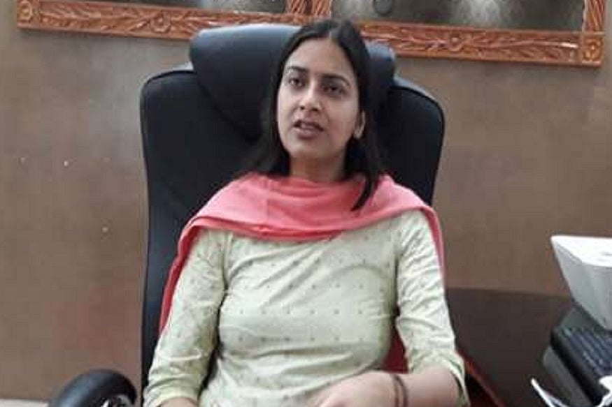 पुलवामा हमले में शहीद हुए सीआरपीएफ जवान के परिवार को गोद लेंगी डीएम इनायत 
