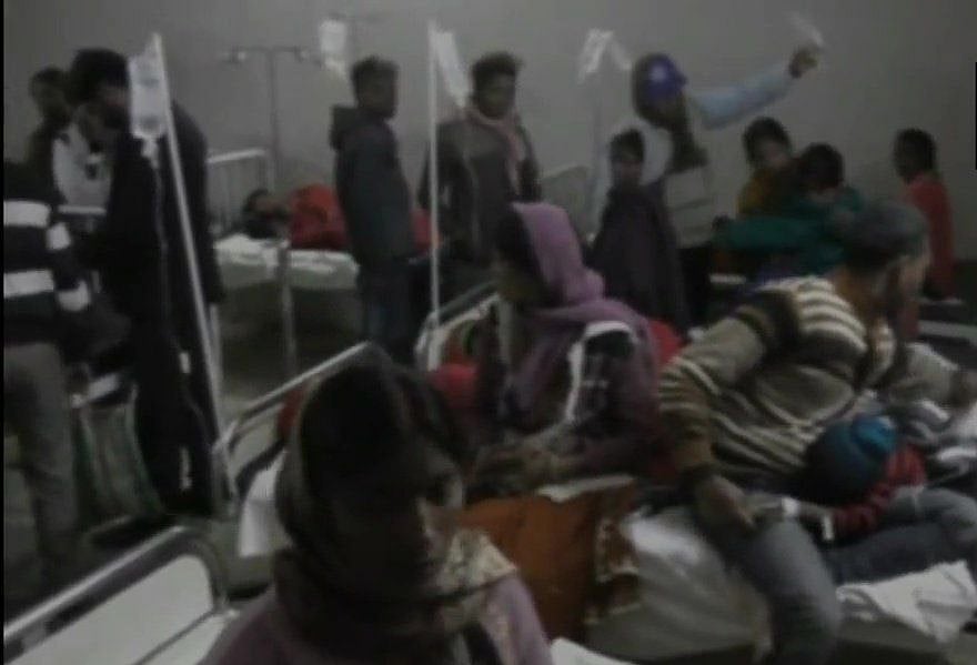झारखंड: लोहरदगा में प्रसाद खाने के बाद 40 बच्चों की हालत बिगड़ी, खून की उल्टी आने पर कराया अस्पताल में भर्ती