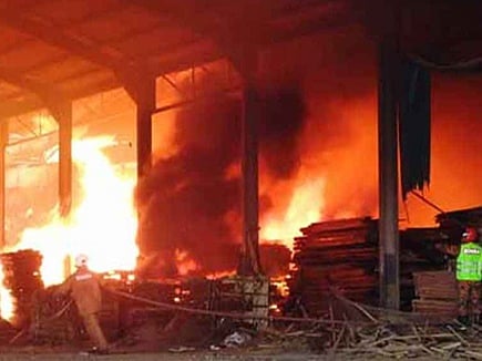 उत्तर प्रदेश: बांदा के पटाखा फैक्ट्री में भीषण विस्फोट में अभी तक 4 लोगों की मौत, कई लोग मलबे में दबे