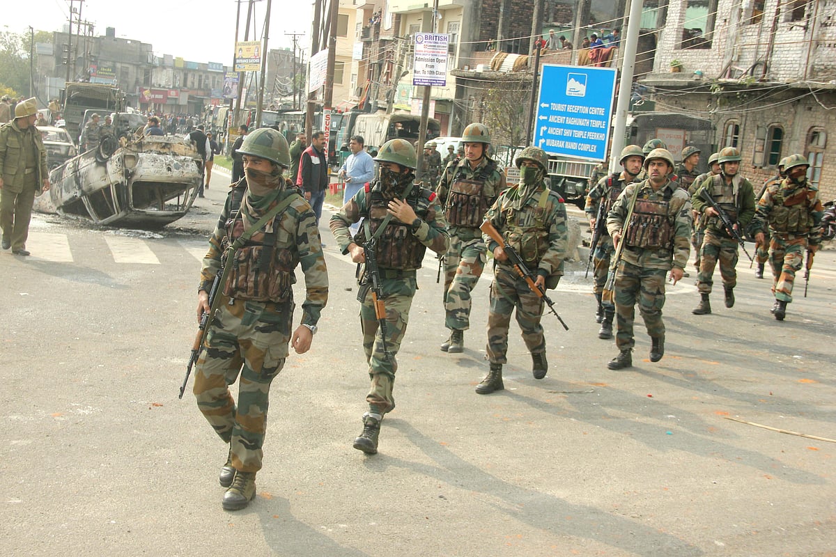 जम्मू में हालात बेकाबू, कश्मीरी सरकारी कर्मचारियों पर लगातार हमले,सेना की मौजूदगी में दंगाइयों का तांडव