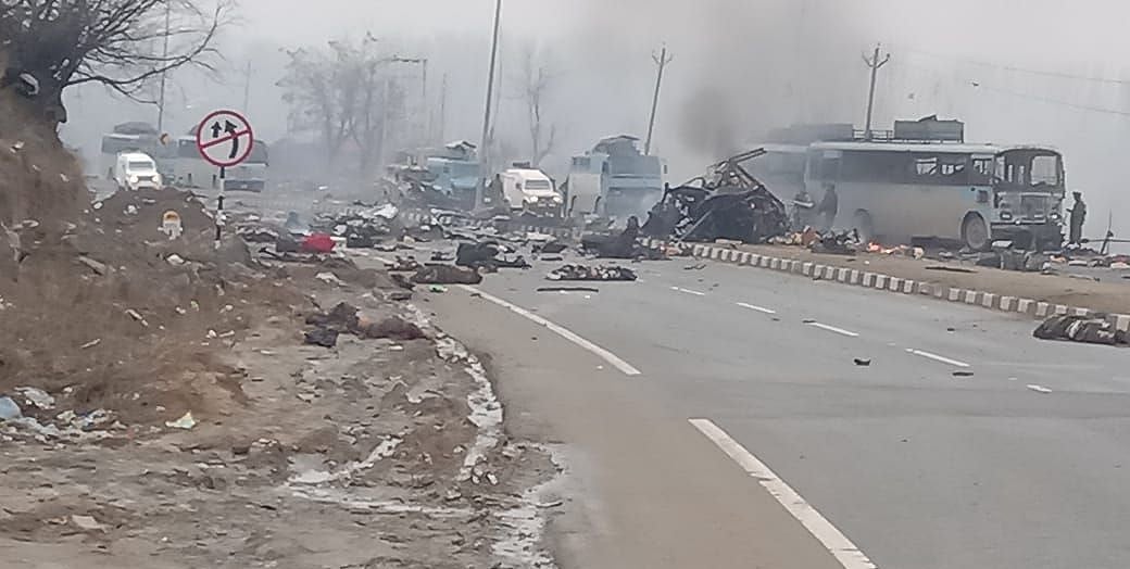 आकार पटेल का लेख: पुलवामा हमले में सामने तो सिर्फ एक फिदायीन  आया, उसकी मदद करने वाले तो अभी वहीं छिपे हैं