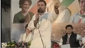 LIVE: कांग्रेस मुख्यालय पर कार्यकर्ताओं से राहुल बोले- 56 इंच सीने वाले मोदी का खोखलापन पूरे देश ने देख लिया