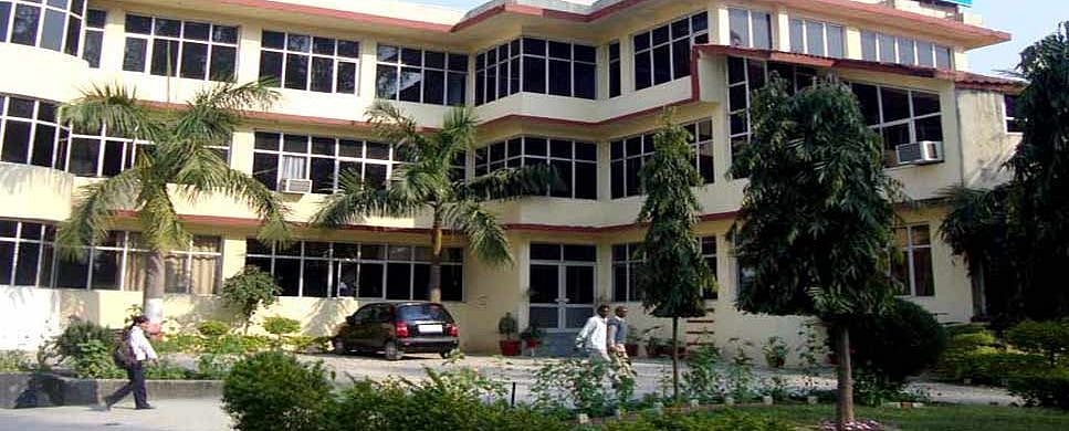 पुलवामा आतंकी हमले के बाद इन कॉलेजों ने कश्मीरी छात्रों के एडमिशन पर लगाई रोक, कहा- नहीं देंगे दाखिला 