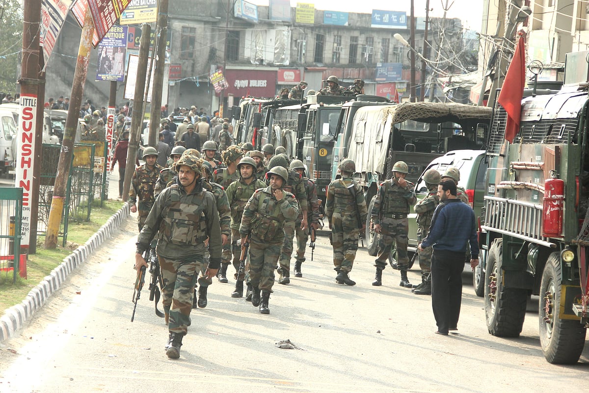 जम्मू में हालात बेकाबू, कश्मीरी सरकारी कर्मचारियों पर लगातार हमले,सेना की मौजूदगी में दंगाइयों का तांडव