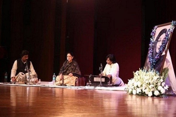 कृष्णा सोबती की स्मृति सभा: कलमकारों ने किया याद, कहा- कोमलता और दृढता की प्रतीक थीं सोबती