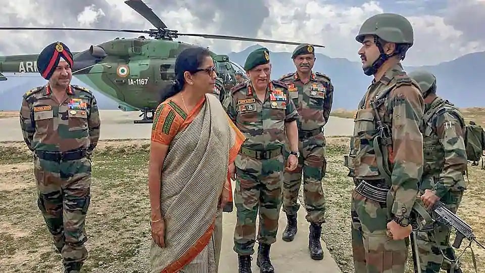रक्षा मंत्री की तीनों सेना प्रमुख के साथ अहम बैठक सोमवार को, कश्मीर में बड़ी कार्रवाई की तैयारी में मोदी सरकार!