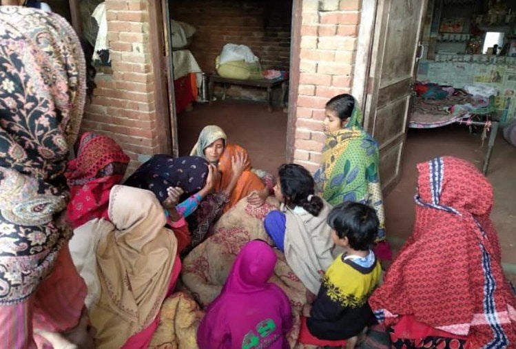 बीजेपी शासित राज्यों में जहरीली शराब बनी काल, यूपी और उत्तराखंड में अब तक 38 लोगों की मौत 