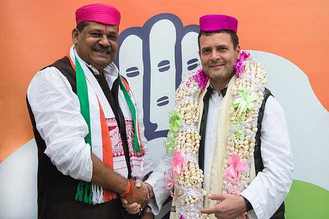 राहुल गांधी की मौजूदगी में कांग्रेस में शामिल हुए बीजेपी सांसद कीर्ति आजाद 