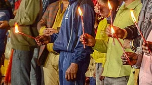 यूपी: शहीदों को श्रद्धांजलि देने के लिए कैंडल मार्च निकालने के दौरान जाम लगाने पर कार्रवाई, 150 के खिलाफ एफआईआर