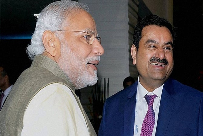 अडानी समूह के हवाले देश के 5 बड़े एयरपोर्ट, 50 साल के लिए मिला  ठेका