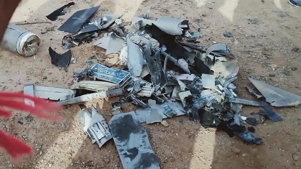 पीओके में हवाई हमले के बाद भारतीय सेना ने गुजरात बॉर्डर पर मार गिराया पकिस्तान का जासूसी ड्रोन 