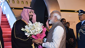 इमरान खान खुद ड्राइव करके ले गए थे सऊदी प्रिंस को, तो पीएम मोदी ने भी तोड़ा प्रोटोकॉल, एयरपोर्ट पहुंचकर की आगवानी