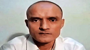 अंतरराष्ट्रीय कोर्ट में आज फिर आमने-सामने होंगे भारत-पाकिस्तान, कुलभूषण जाधव पर होगी सार्वजनिक सुनवाई