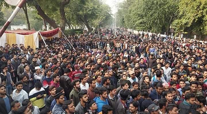 एएमयू छात्रों के खिलाफ नहीं मिला देशद्रोह का सबूत, मुकदमा वापस लेगी यूपी पुलिस