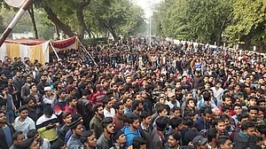 एएमयू छात्रों के खिलाफ नहीं मिला देशद्रोह का सबूत, मुकदमा वापस लेगी यूपी पुलिस