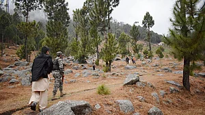 वायुसेना की एयर स्ट्राइक के वक्त बालाकोट में सक्रिय थे 300 मोबाइल फोन, एनटीआरओ ने दी थी जानकारी