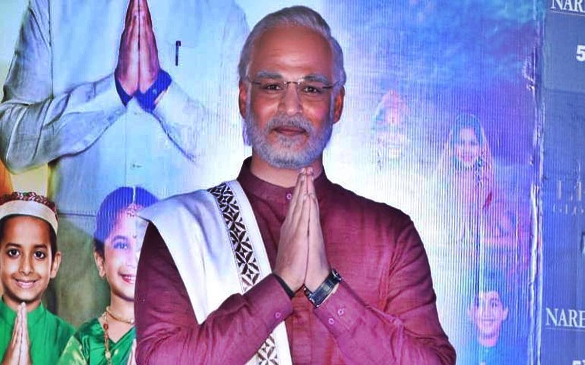जावेद अख्तर के बाद समीर भी पीएम मोदी की बायोपिक का पोस्टर देख भड़के, लगाए ये आरोप 
