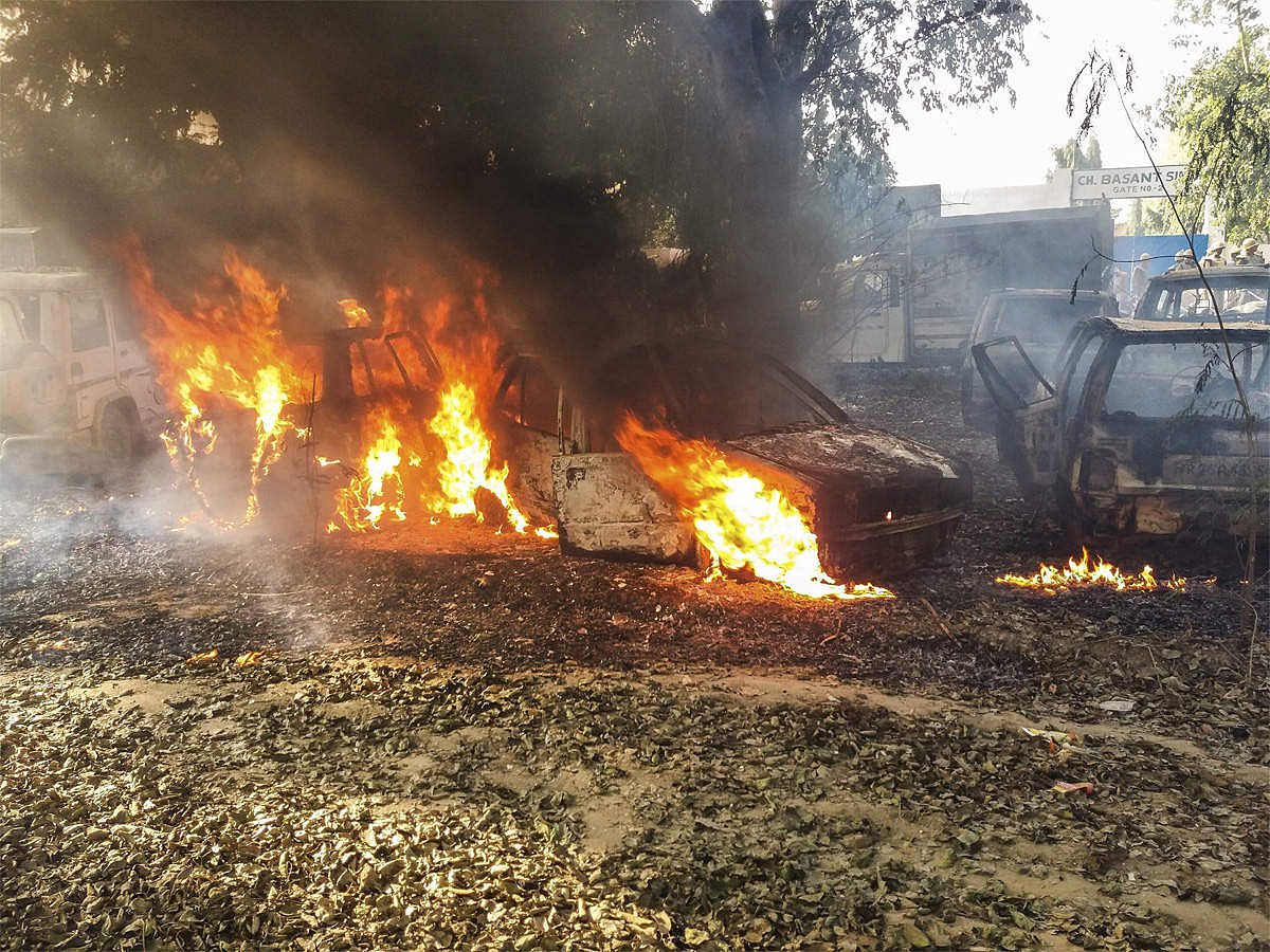 बुलंदशहर हिंसा: आरोपियों के खिलाफ अब नहीं चलेगा देशद्रोह का केस, हटाई गईं धाराएं
