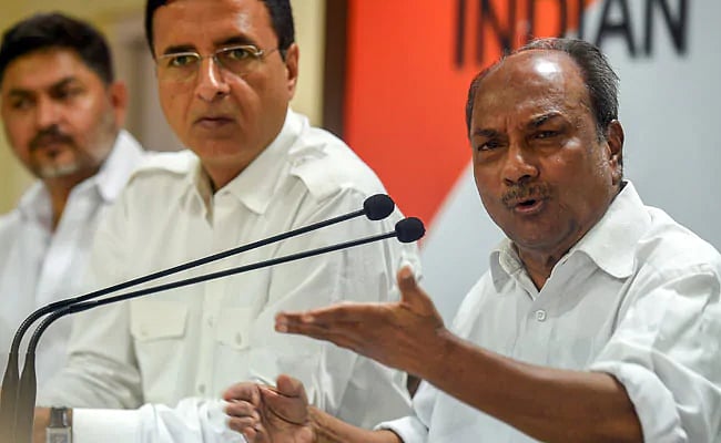 हम सेना की देशभक्ति और बलिदान को कर रहे सलाम, लेकिन मोदी सरकार कर रही है राजनीति: एके एंटनी