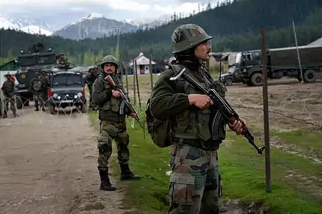 स्वदेश लौटे अभिनंदन, लेकिन सीमा पर तनाव बरकरार, पुंछ जिले में पाक ने किया सीजफायर का उल्लंघन, 3 की मौत 