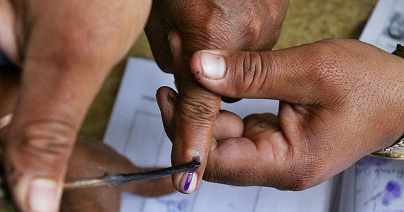 महाराष्ट्र निकाय चुनाव: ‘पक्की’ स्याही मिटने के वीडियो वायरल, वर्षा गायकवाड़ ने उठाए सवाल
