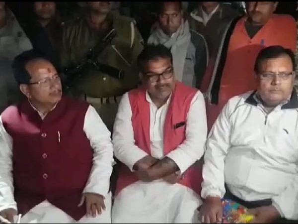 बिहार: रैली के बाद शहीद पिंटू सिंह को श्रद्धांजलि देने पहुंचे बीजेपी नेता, परिजनों ने  कहा- ये शहीद का अपमान