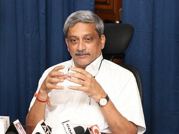 सादगी के लिए जाने गए  मनोहर पर्रिकर की जिंदगी से  जुड़े राफेल समेत ये विवाद