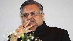 छत्तीसगढ़ के पूर्व सीएम रमन सिंह के दामाद ने किया 50 करोड़ का घोटाला, गिरफ्तारी से बचने के लिए हुए फरार!