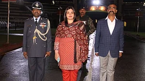 सीना ताने पाकिस्तान से भारत लौटे विंग कमांडर अभिनंदन, अपनी धरती पर कदम रखते ही बोले- अच्छा लग रहा है