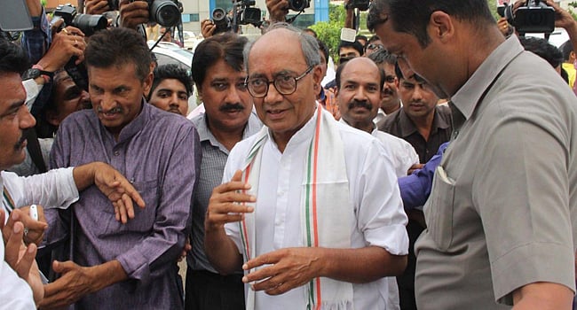 हिंदू-मुस्लिम का डीएनए एक तो धर्म परिवर्तन और लव जिहाद कानून की क्या जरुरत, भागवत के बयान पर दिग्विजय का तंज