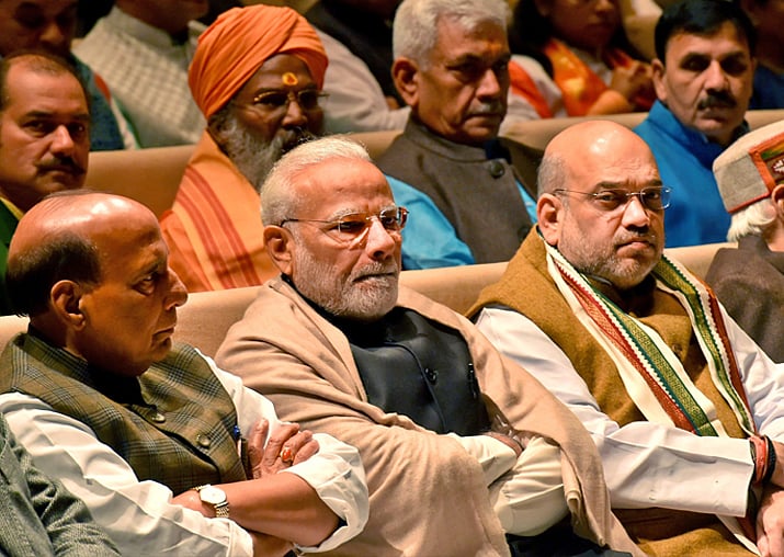विष्णु नागर का व्यंग्यः अब ‘देशद्रोही’ बनने के लिए मोदी एंड ब्रदर्स से सवाल पूछना ही काफी है!