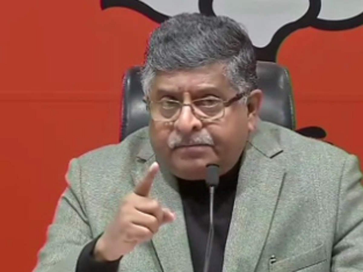  बीजेपी में बगावत! पटना एयरपोर्ट पर रविशंकर प्रसाद और आरके सिन्हा के समर्थकों में जमकर हुई मारपीट, देखें वीडियो 