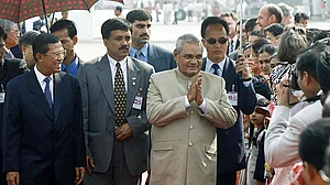 लोकतंत्र के पन्ने: लोकसभा चुनाव 1999, जब पहली बार कोई गैर कांग्रेसी सरकार ने पूरे किए पांच साल