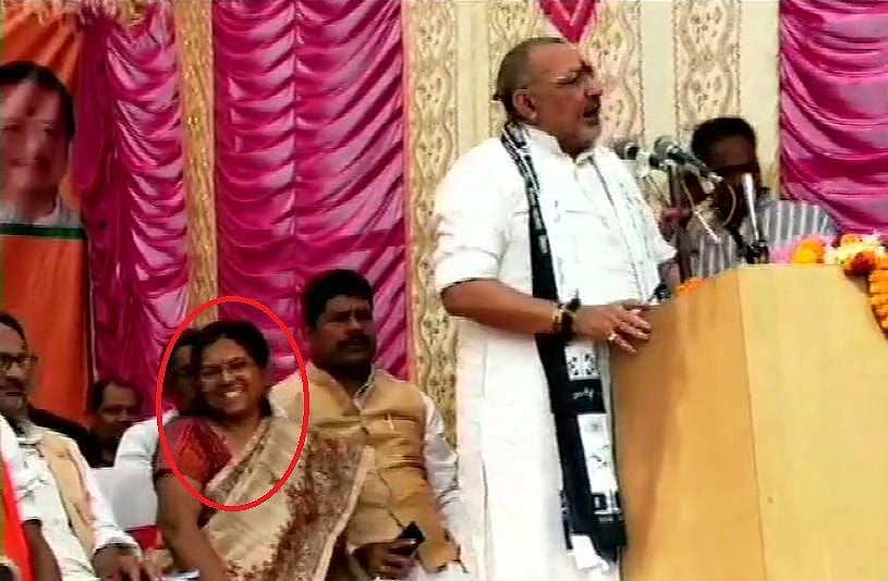 बिहार: गिरिराज के मंच पर दिखीं मुजफ्फरपुर शेल्टर होम केस में आरोपी पूर्व मंत्री मंजू वर्मा, उठे सवाल