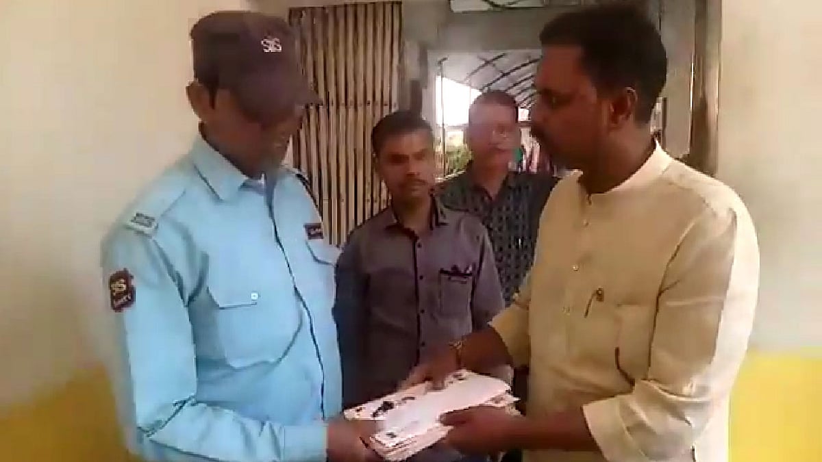 बीजेपी में बगावतों का दौर जारी, हरदोई से टिकट कटने से नाराज सांसद ने प्रदेश कार्यालय के ‘चौकीदार’ को सौंपा इस्तीफा