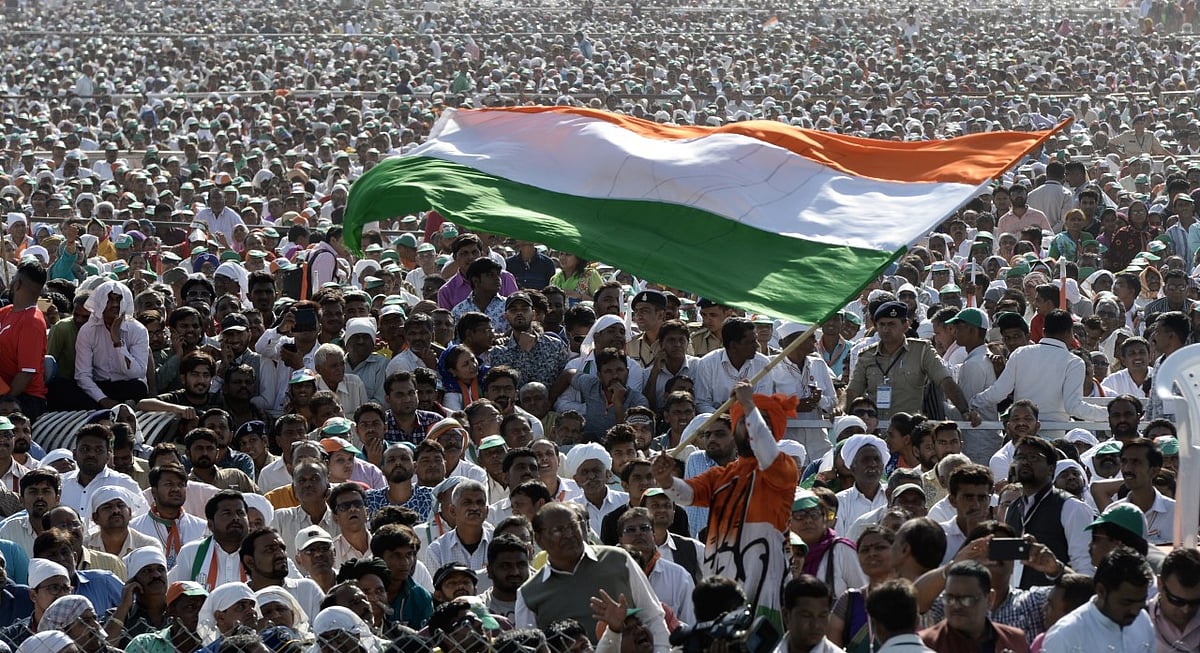 पीएम मोदी के घर में राहुल की हुंकार, कहा- चौकीदार बनकर आए और करने लगे भ्रष्टाचार